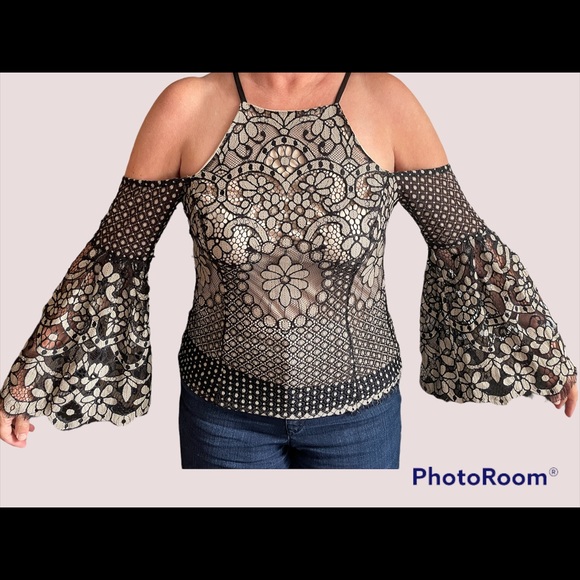 Venus black lace bell bottom sleeve top size 10 - Picture 4 of 10